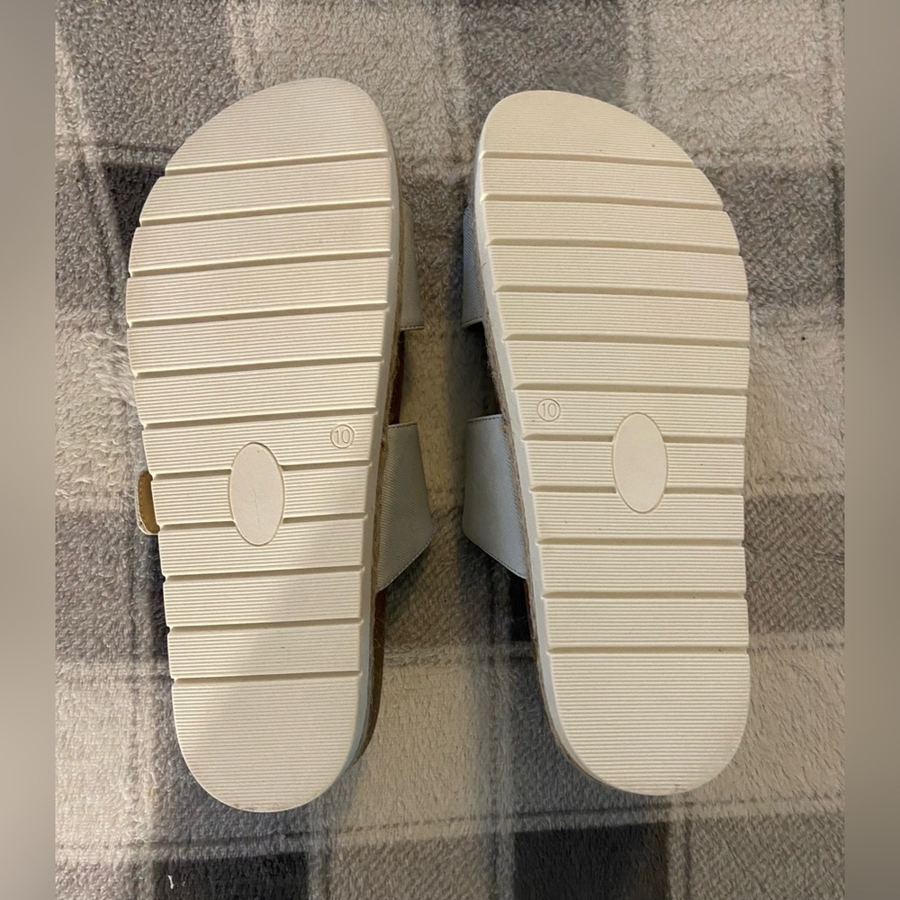 Björnal Sandals! Retired style. NWOT Has Box - Picture 3 of 3